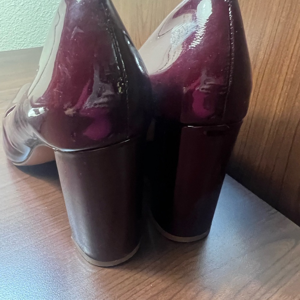 Banana Republic Burgundy Faux Patent Leather Chunky Heeled Pumps Size 7.5 - Picture 5 of 11